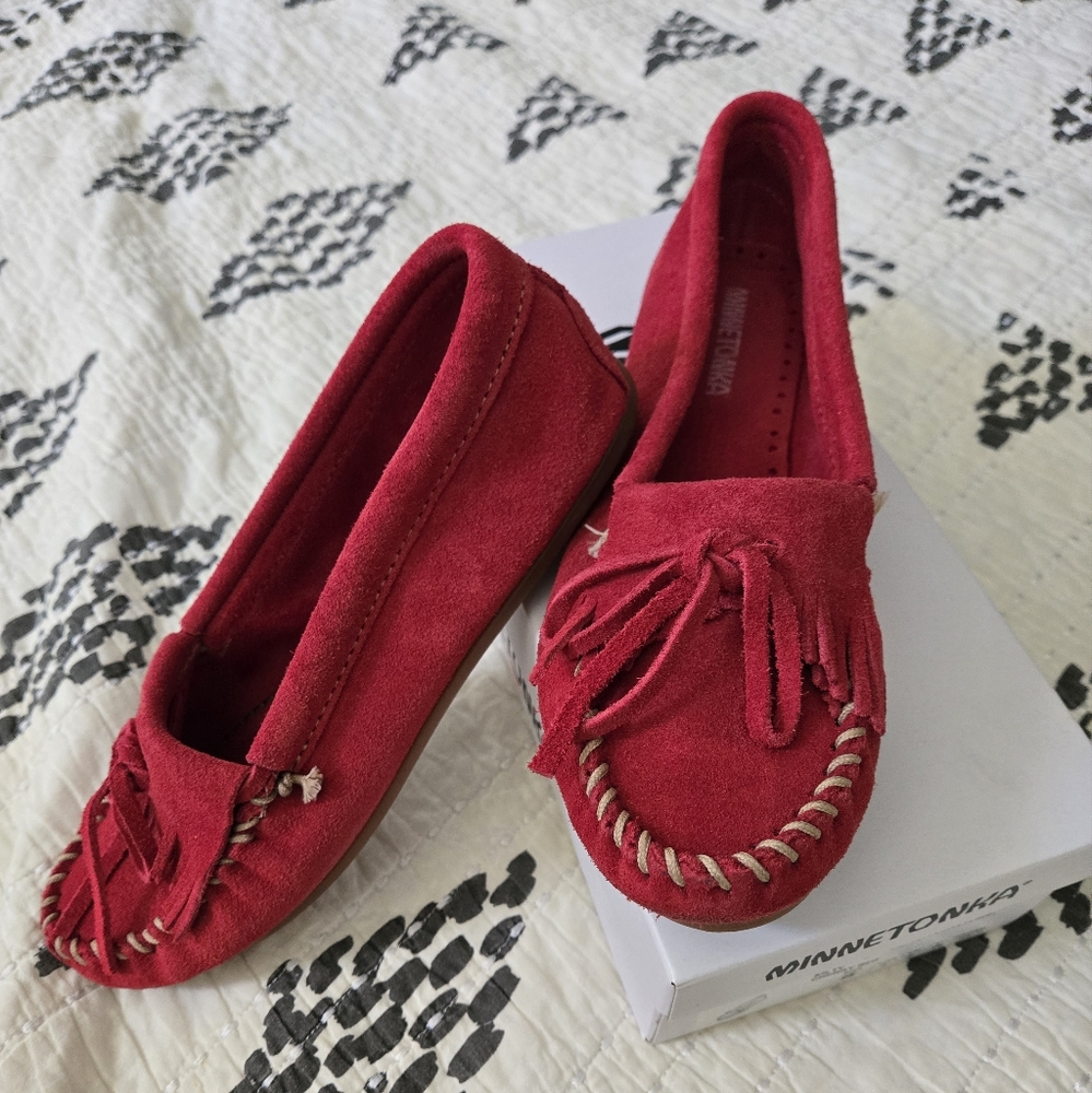 Minnetonka Women's Cherry Red Moccasins